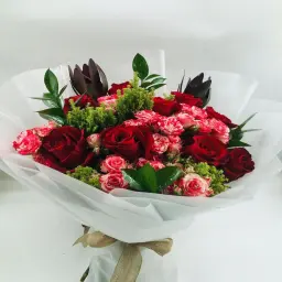 باقة حمراء